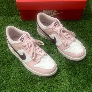 Nike dunk low pink / maroon 7.5W 6Y